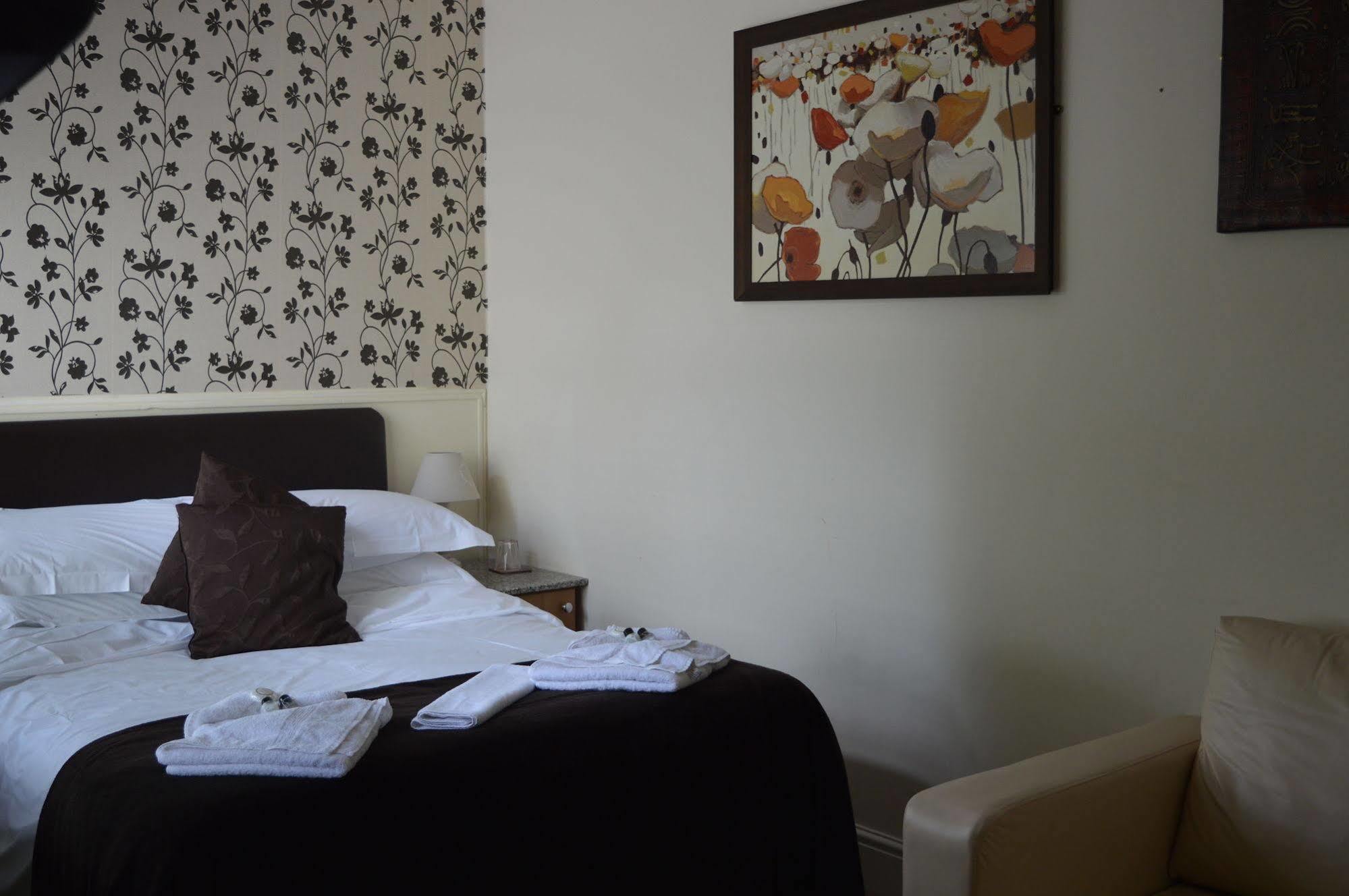 The Sheldon B&B - Free Private Parking Eastbourne Zewnętrze zdjęcie